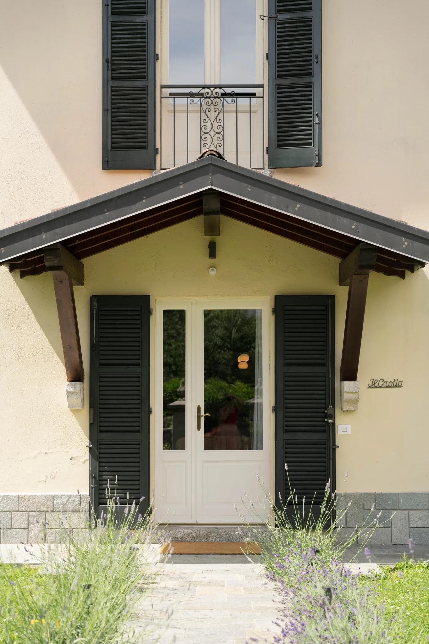 Aussenansicht / Haus · Eingang (2) – Cà de Sura