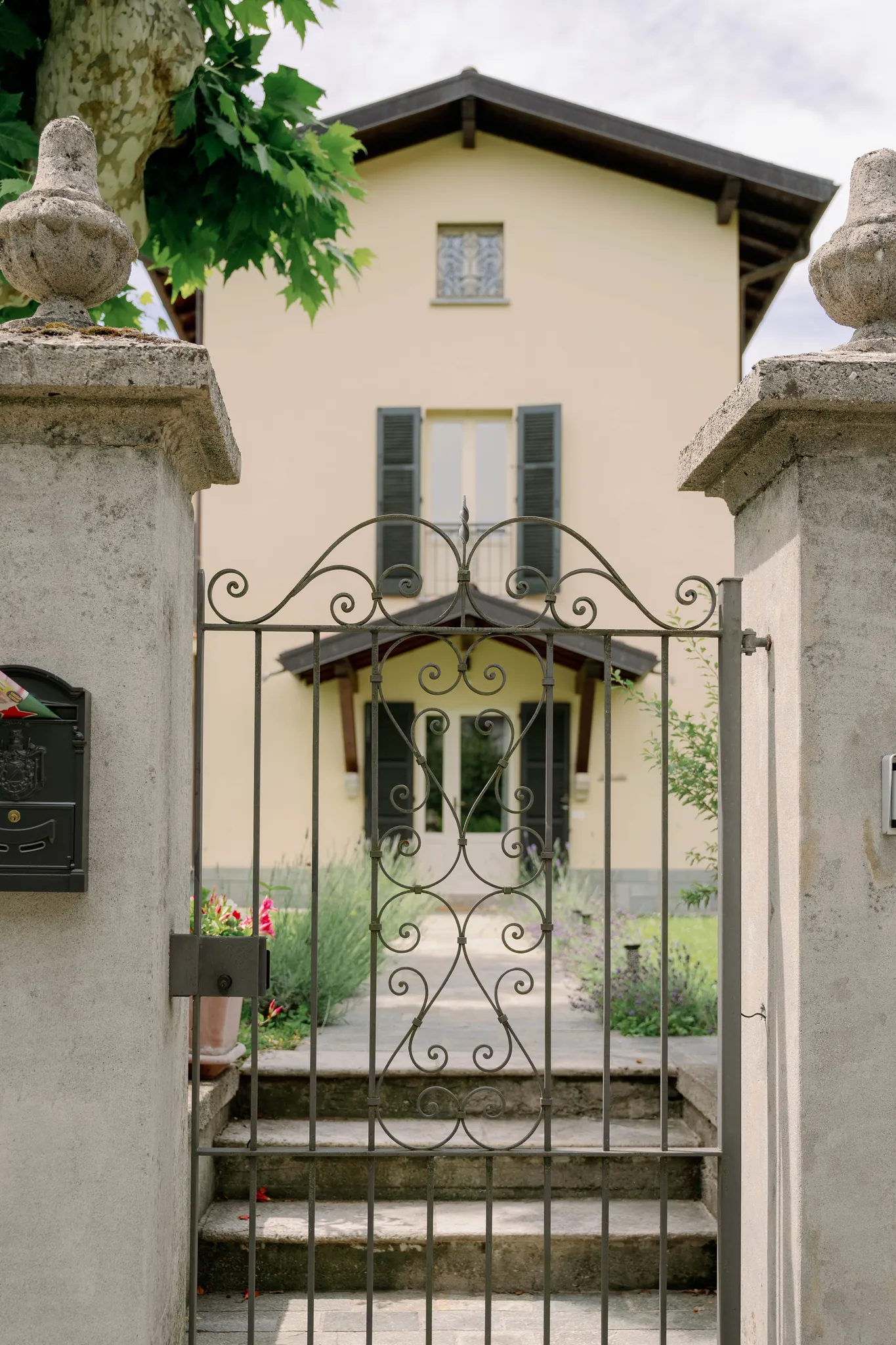 Aussenansicht / Haus · Tor (2) – Cà de Sura