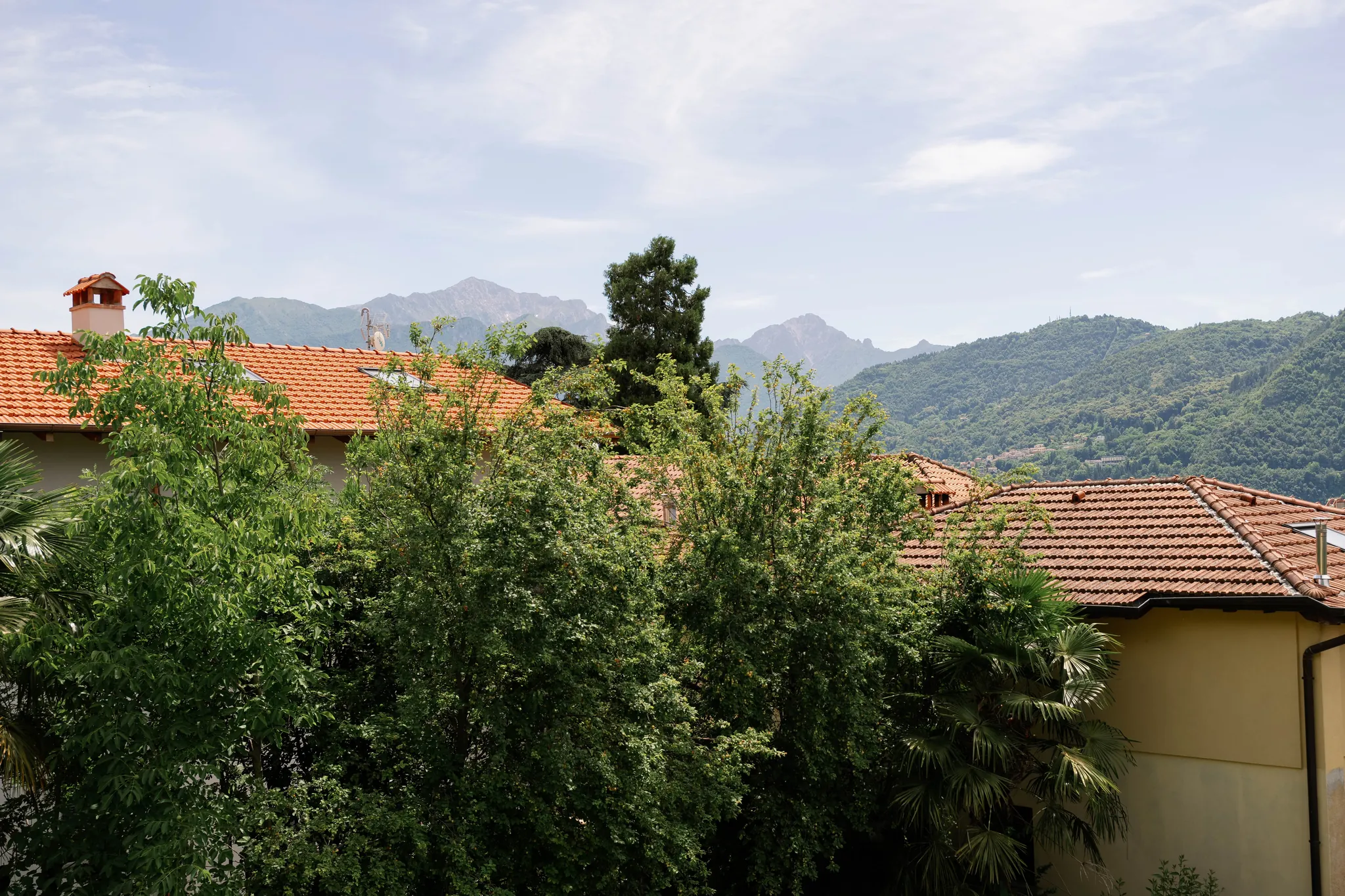 Aussenansicht / Haus · Ausblick (2) – Cà de Sura
