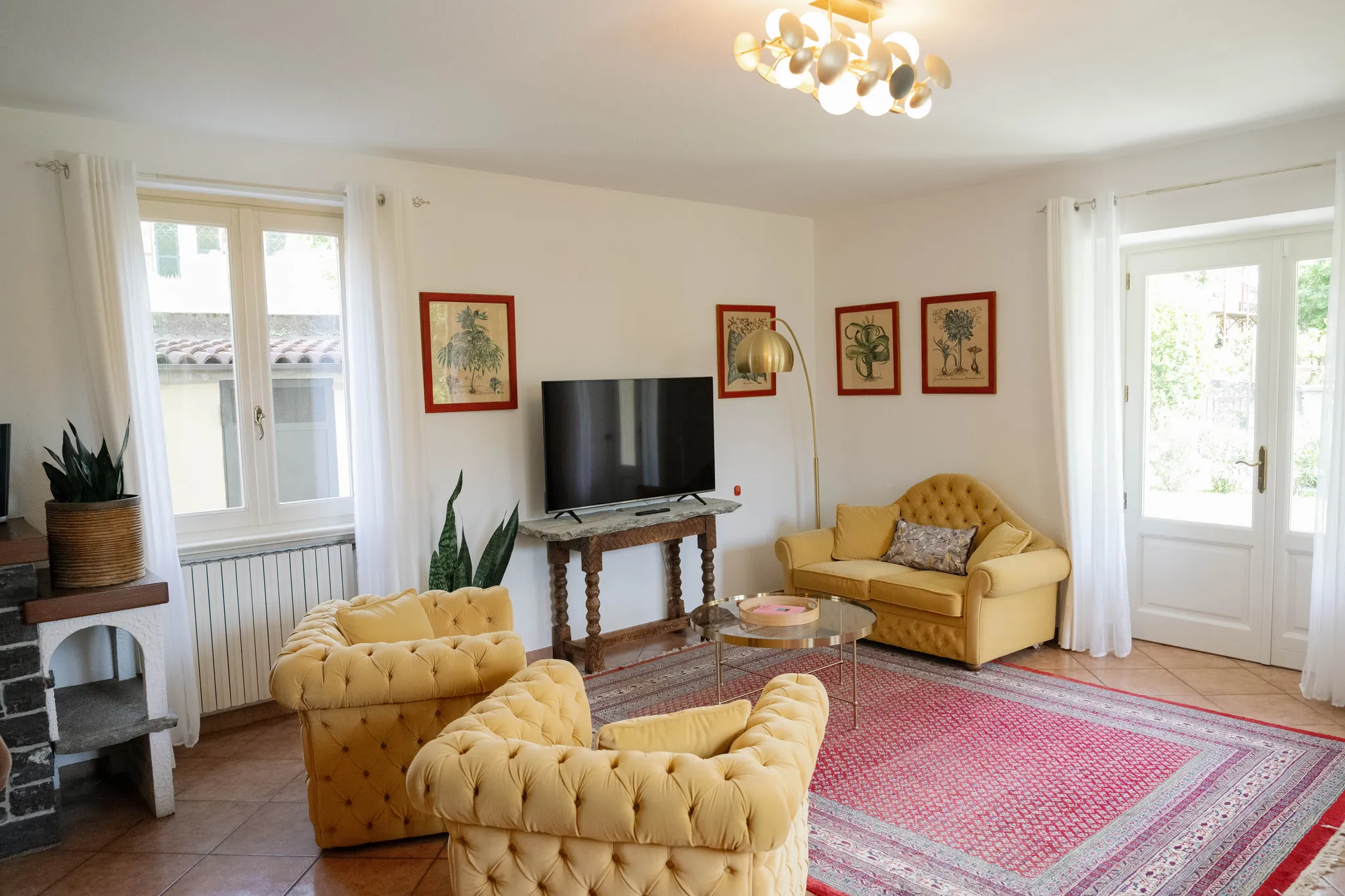 Wohnzimmer & Küche (2) – Cà de Sura