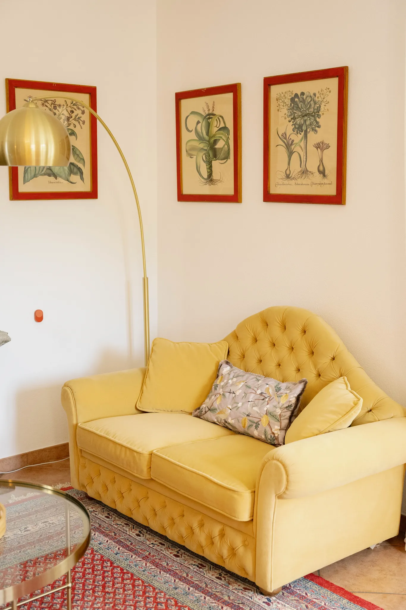 Wohnzimmer & Küche · Sofa – Cà de Sura
